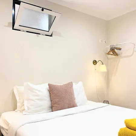 In The Center Next To The Parliament アパート